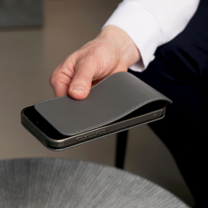 Чехол iPhone 17 Pro натуральная кожа сафьяно, серого цвета