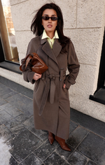 Пальто из кашемира со шлицами и поясом