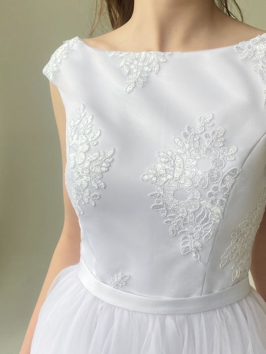 Свадебное платье с кружевным верхом и юбкой из фатина миди (белый)