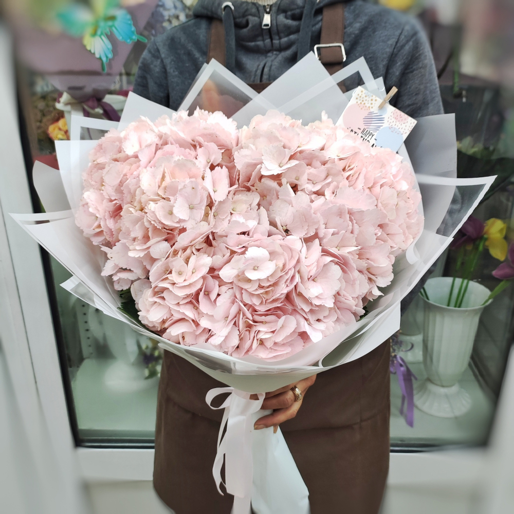 Букет из 3 розовых гортензий