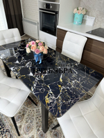 Стеклянный раздвижной стол "Черный мрамор" и стулья "ГУЧИ" белый