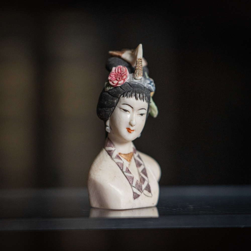 Фигура из слоновой кости «Бюст Императрицы»