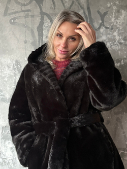 Шуба /черная с капюшоном /эко мех