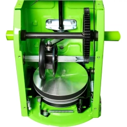 Redverg RD-SB56/7W бензиновый снегоуборщик 7 л.с. ковш 56 см, выброс 15 м, 5 вперед/2 назад