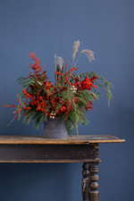 Композиция в бетонном кашпо красная