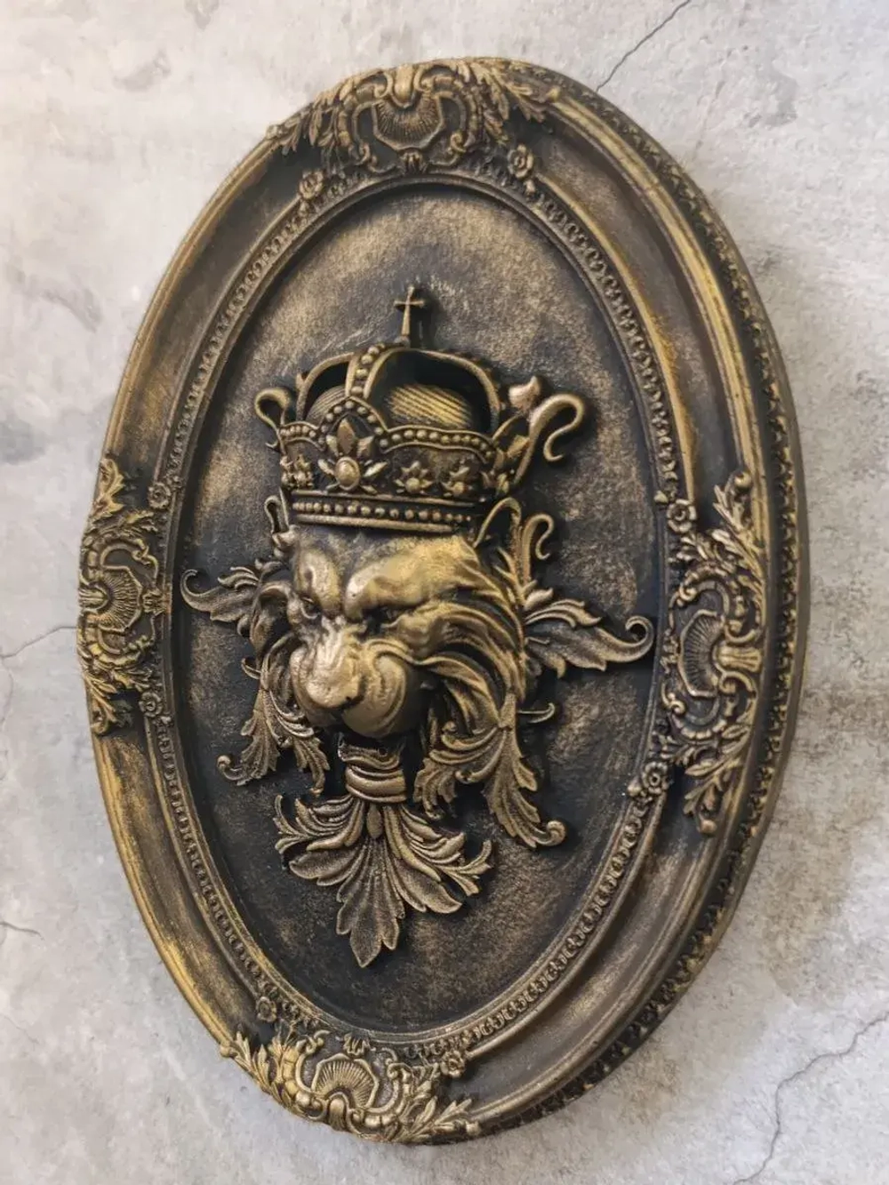 Барельеф на стену из гипса Лев