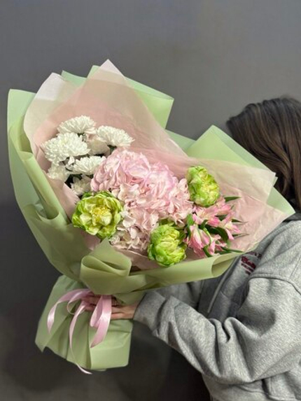 Авторский букет с пионовидными розами сорта "Вегги"