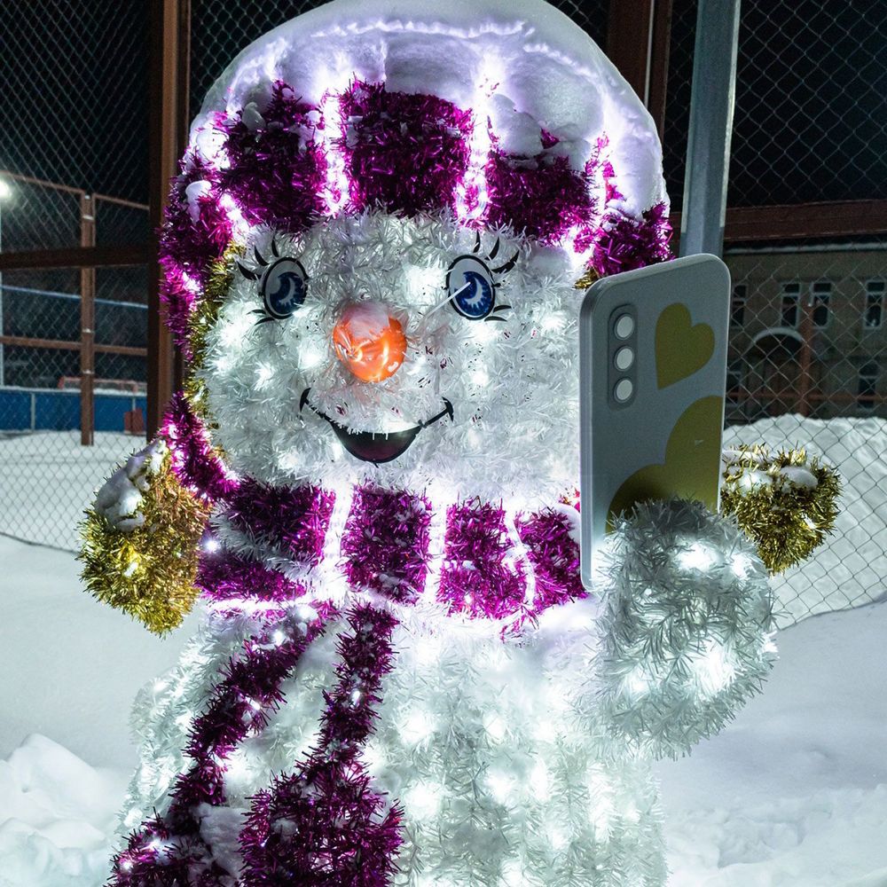 Светодиодный снеговик - девочка "Снежка"