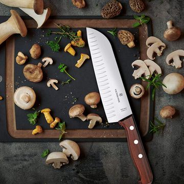 Кухонный нож Victorinox Мод. WOOD SANTOKU FLUTED #6.8520.17RADG