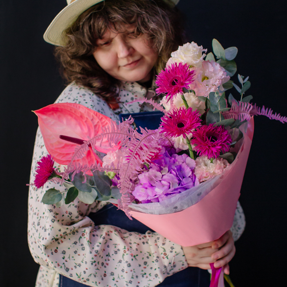 31. Стильный объемный букет с антуриумом