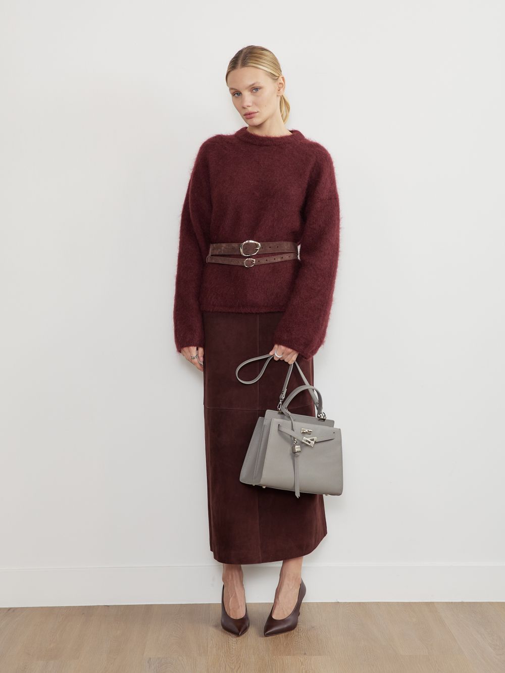 БАЗОВЫЙ РЕМЕНЬ С МЯТОЙ ПРЯЖКОЙ ЗАМША ТЕМНЫЙ ШОКОЛАД