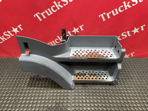 Корпус подножек правый