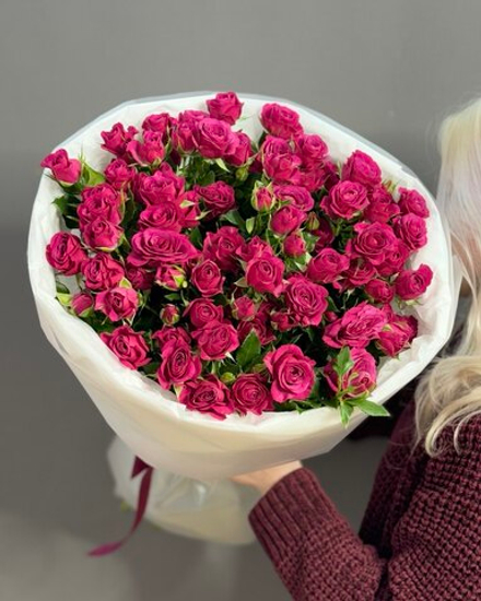 Букет из 15 кустовых роз сорта "Cheyenne"