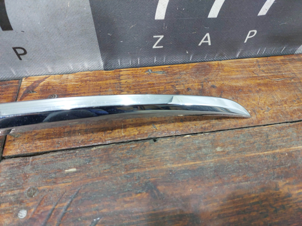 Молдинг переднего бампера правый LADA Granta 18-нв Б/У Оригинал 8450100990