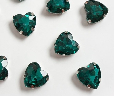 Стразы пришивные стекло в оправе "Сердечко", р. 12 мм, изумруд