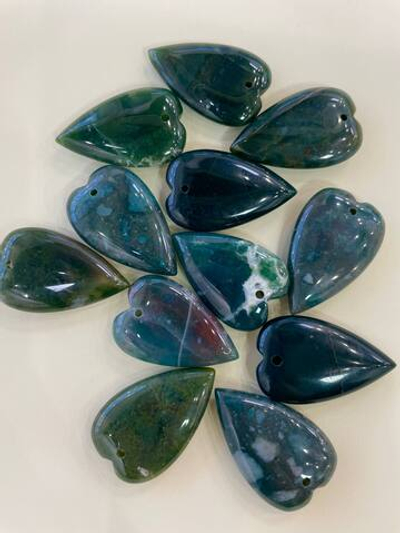 72239-гел Кулон "Вытянутое сердце" из гелиотропа 40*25мм