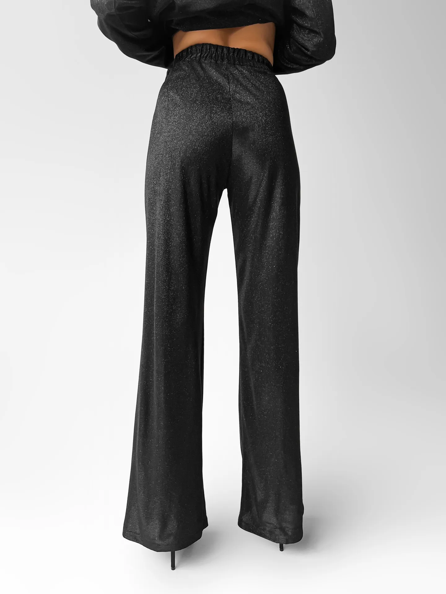 Костюм-тройка Pudra из топа на лямках свободного пиджака и расклешенных брюк на резинке черный