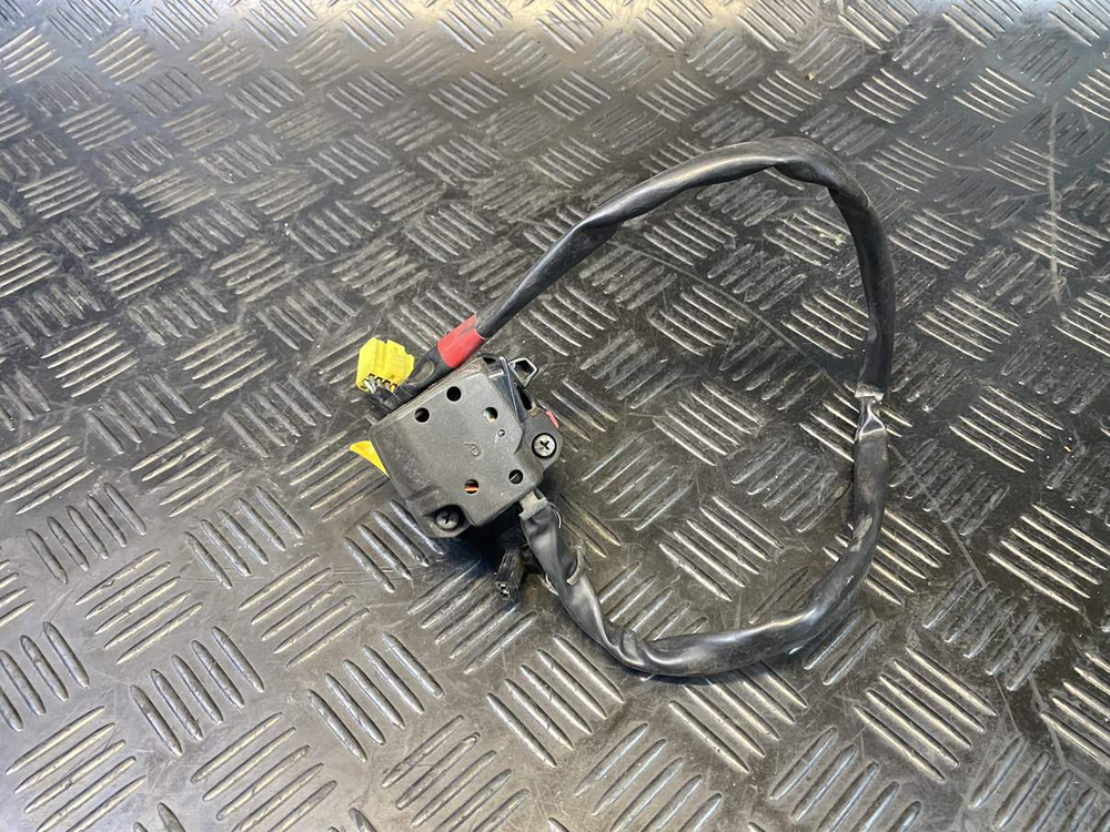 Пульт левый Suzuki GSR400 (GK7DA)