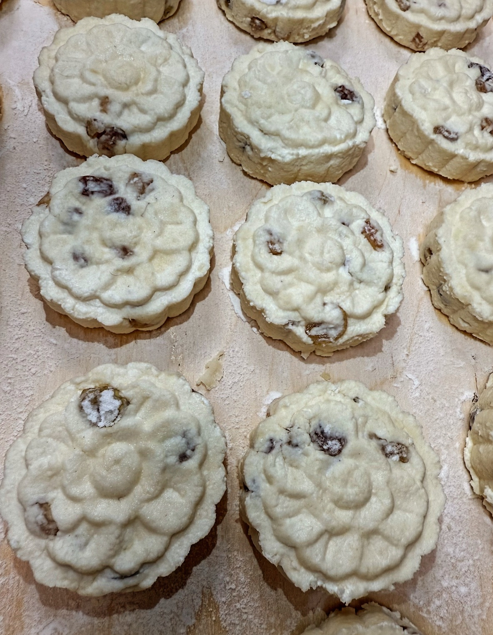 Сырники из коровьего творога с изюмом, (10 шт), 500 гр