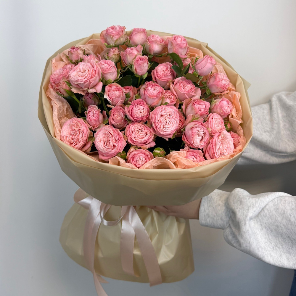 Букет из 9 шт пионовидной розы сорта мадам бомбастик в упаковке