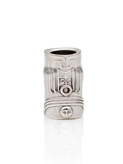 Фото шарма подвески Моаи из серебра вид на заднюю часть.