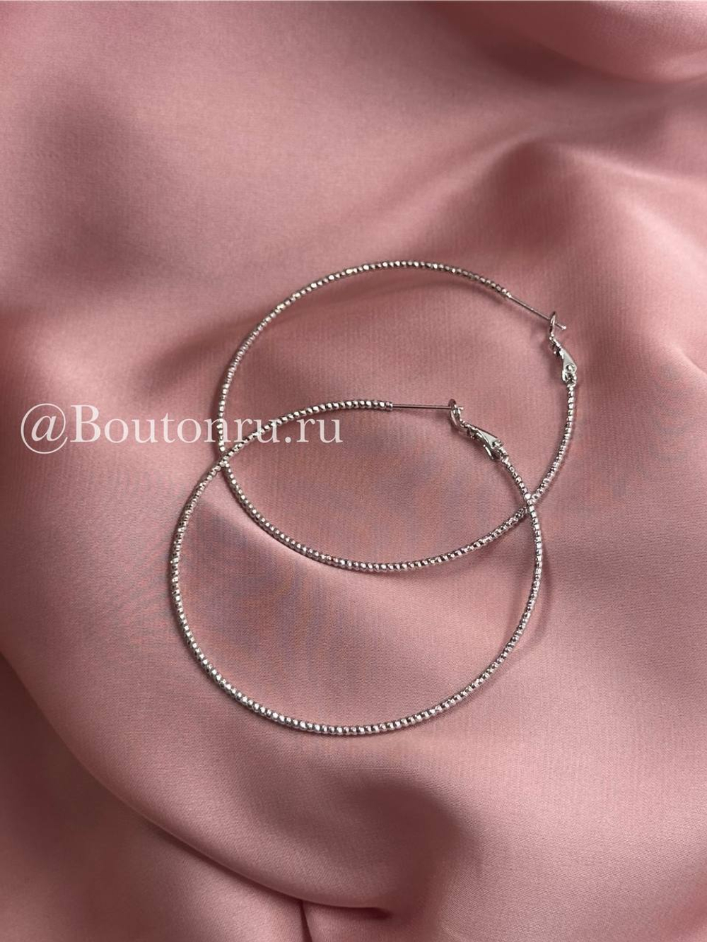 Серьги тонкие кольца серебристые с гранями