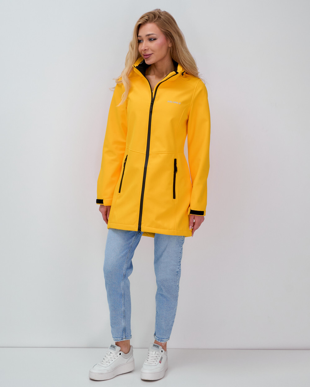 Парка спортивная женская с капюшоном softshell желтого цвета 9568J