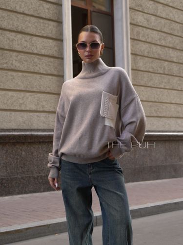 Темно-бежевый шерстяной свитер с контрастным карманом