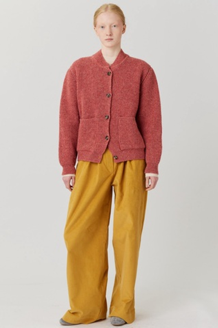 Кардиган с карманами из шерсти брусничного цвета