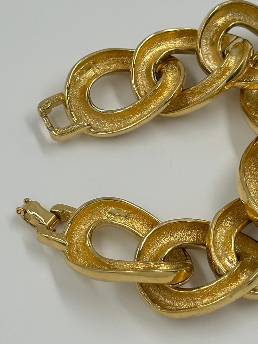 Массивный браслет Givenchy