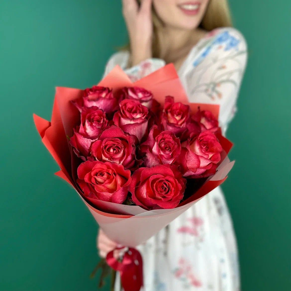яркий букет роз купить онлайн в Москве