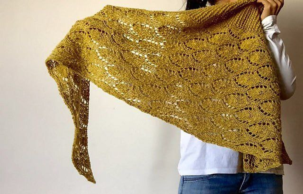 Описание по вязанию шали спицами "Rosy"