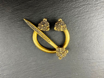 Фибула. Дания 9-11 в. (игла)