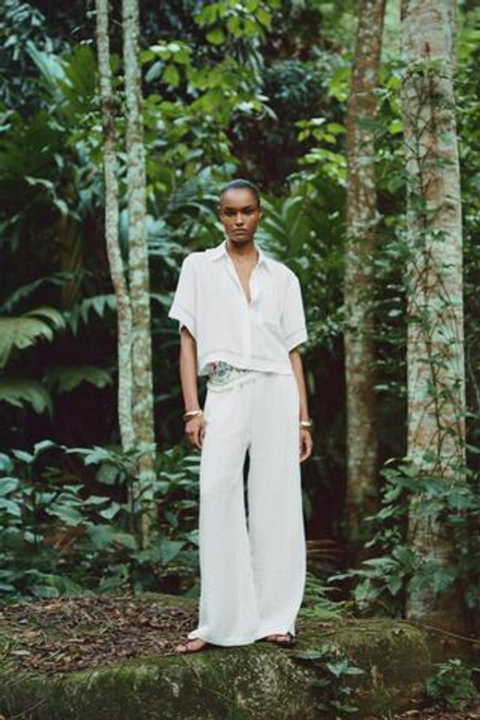 ZARA РУБАШКА С КОРОТКИМИ РУКАВАМИ И ДЕКОРАТИВНОЙ СТРОЧКОЙ, ЖЕЛТОВАТО-БЕЛЫЙ