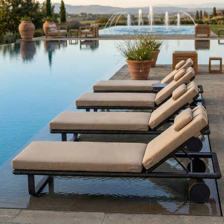 Шезлонг Ideal Patio КОСТА С на колесах, каркас карбон, матрас бежевый (с подушкой)