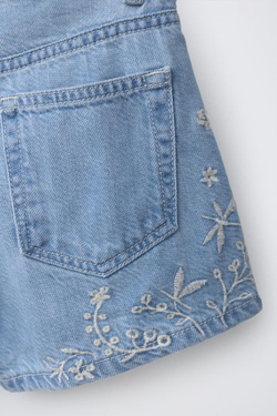 ZARA ДЖИНСОВЫЕ ШОРТЫ С ВЫШИВКОЙ, ГОЛУБОЙ