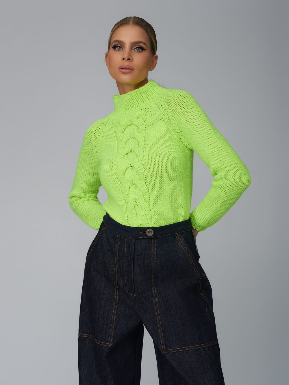 Женский трикотажный свитер неоновый оверсайз