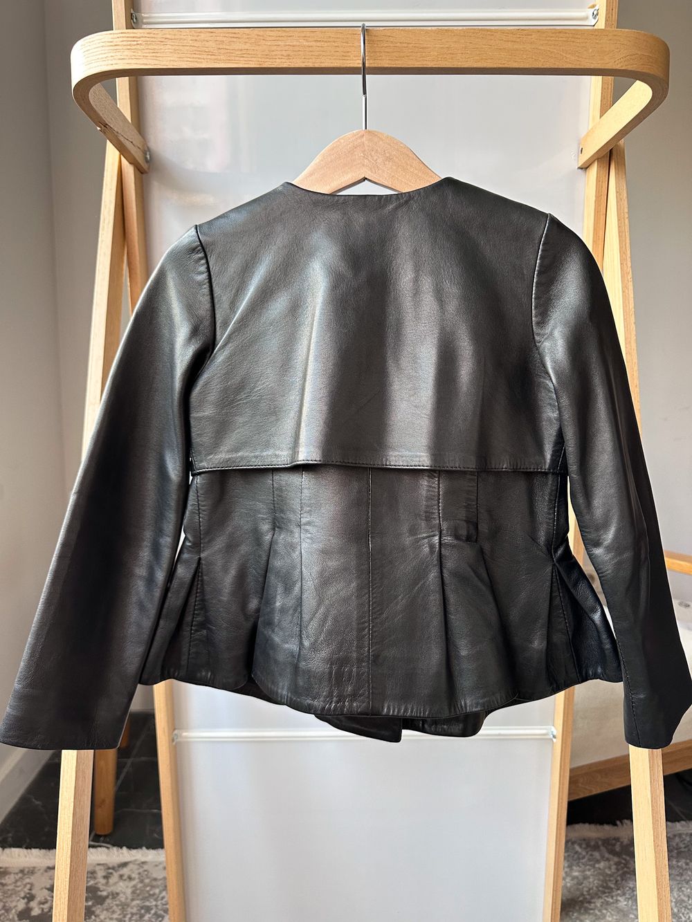 Кожаная куртка Christian Dior, 110