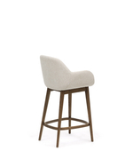 Полубарный стул Konna бежевого цвета с ножками из массива ясеня в темной отделке, 65 см