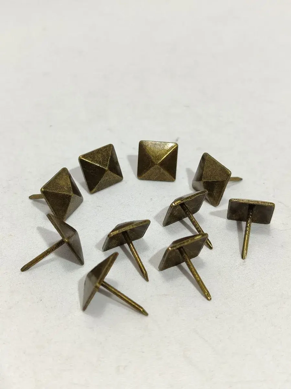 Декоративные гвозди для обивки мебели и дверей