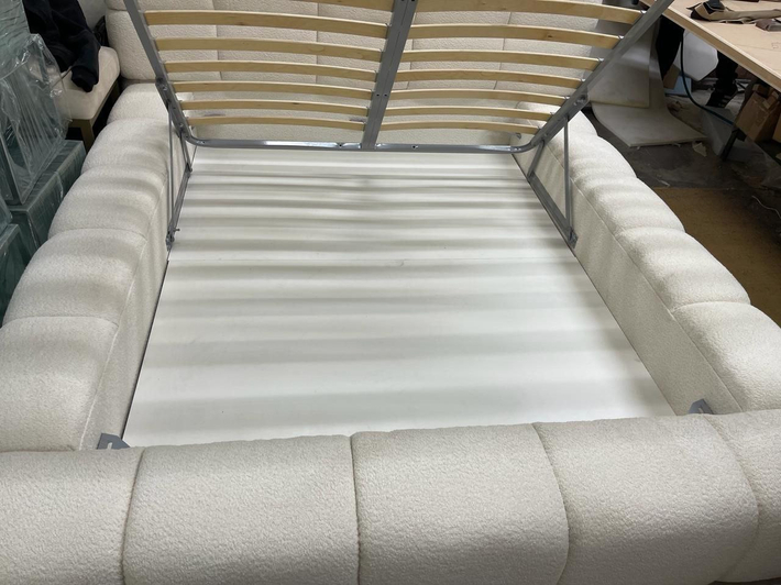 Двуспальная кровать «Букле»