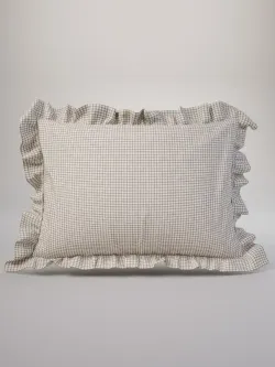 Декоративная наволочка с рюшами, оборками "Бежевая клеточка" 50х70 см, 1 шт, без молнии