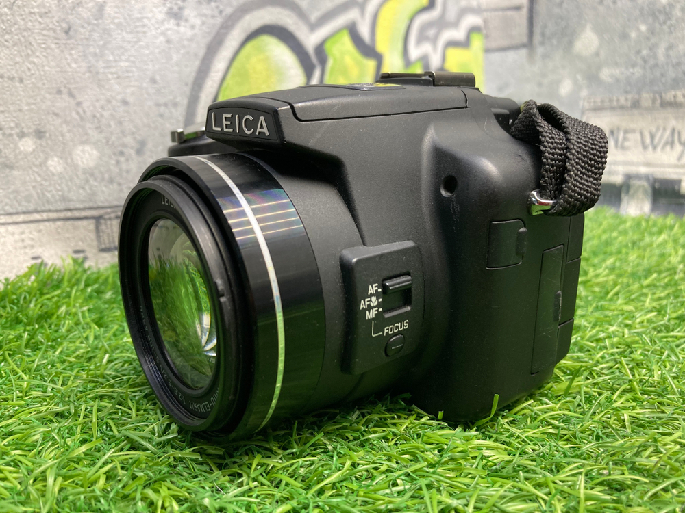 Leica Camera V-Lux 2