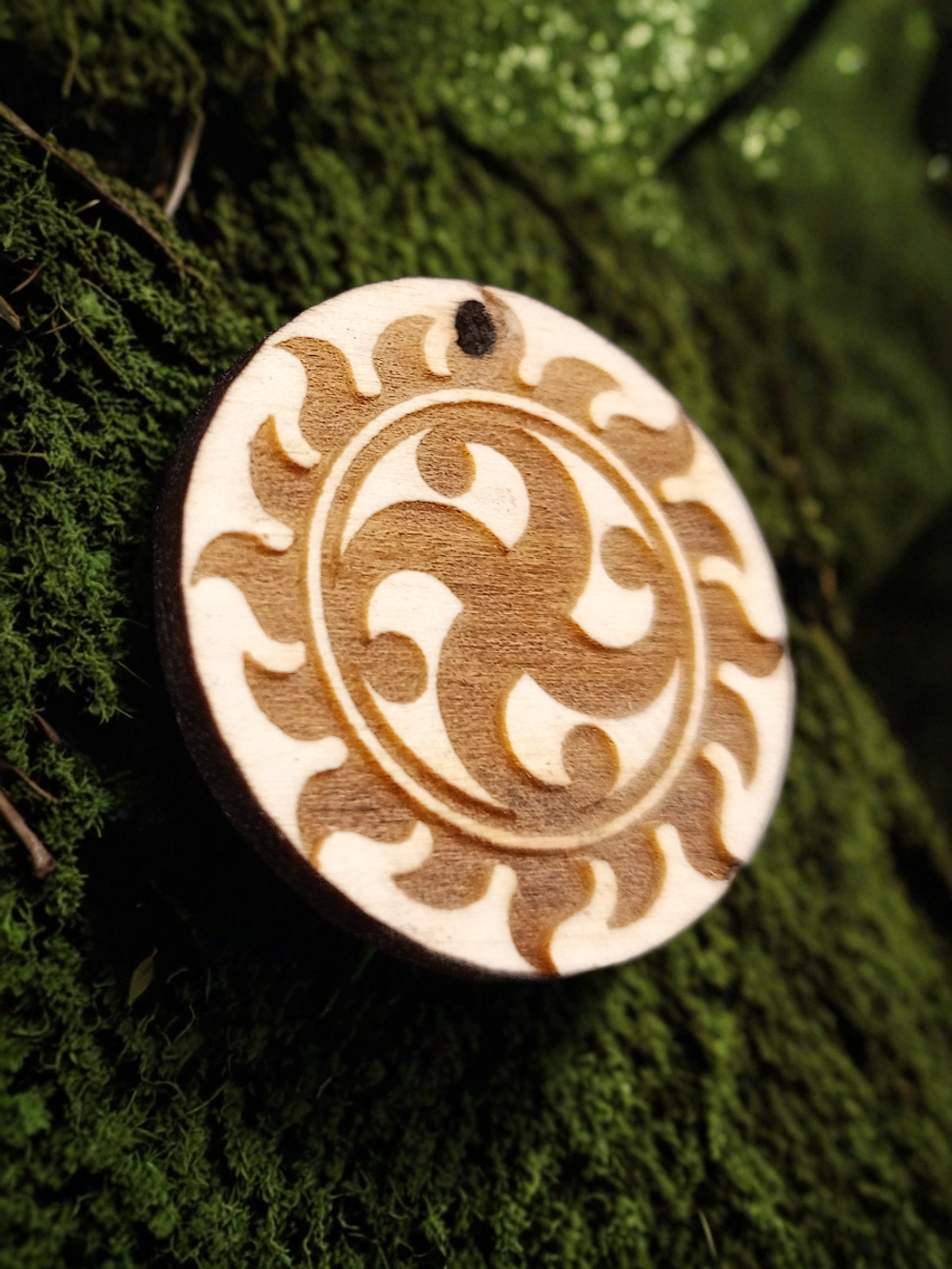 Славянский деревянный оберег символ Рода. Материал береза. Длина шнура 50 см. Диаметр 3 см