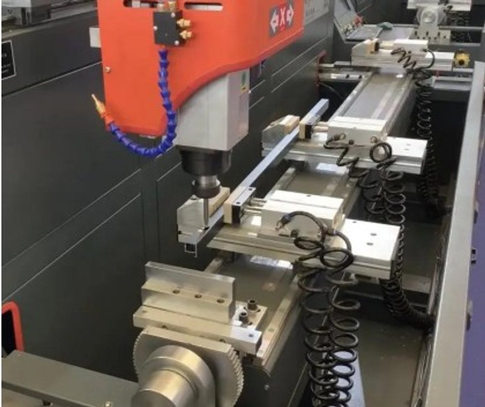 4-х осевой двухшпиндельный фрезерный станок с ЧПУ ZSSD-CNC-3000 для обработки алюминиевого профиля