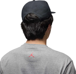 HV1169-010 Кепка U J PRO CAP S FB BR SNKR PTCH