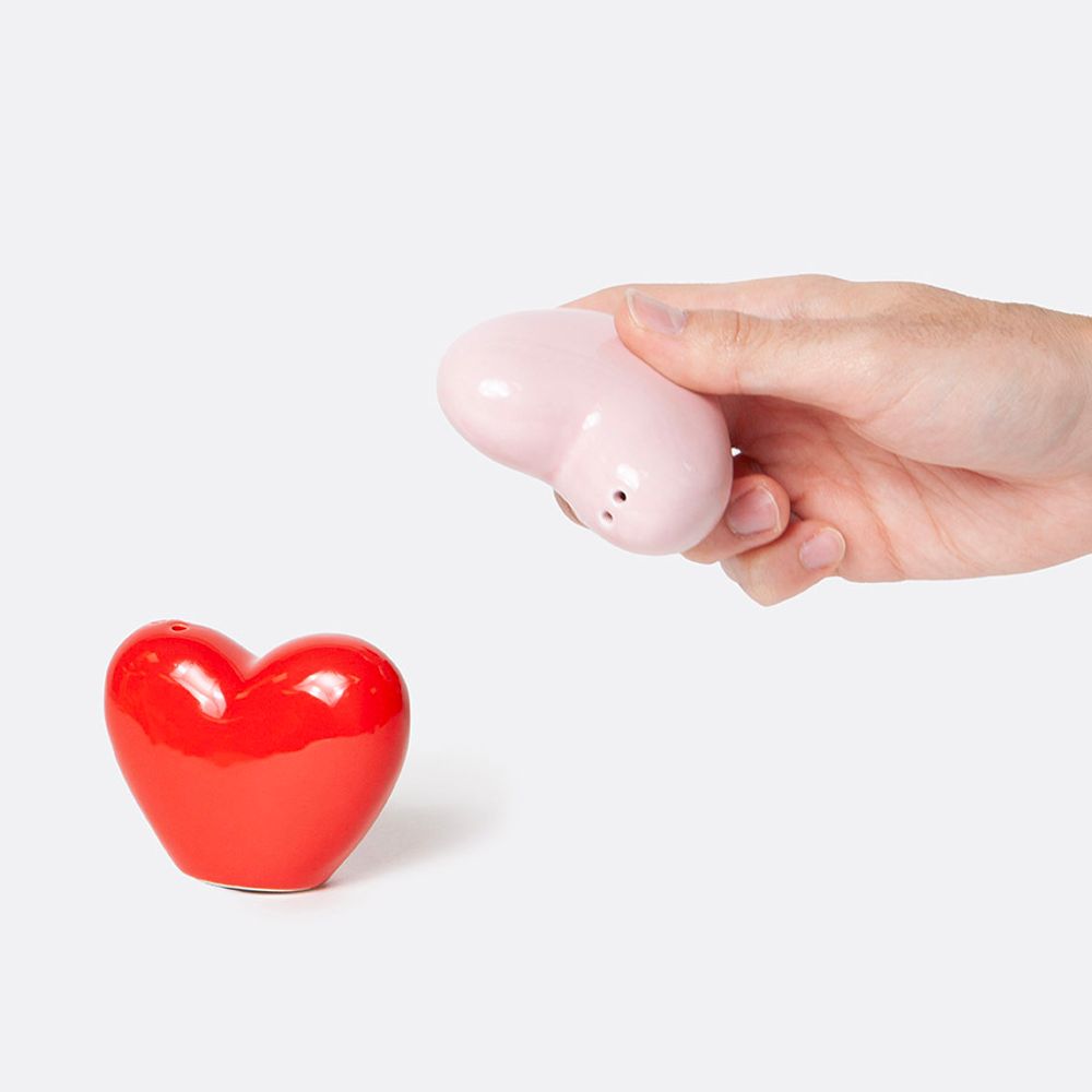 Набор из солонки и перечницы Love