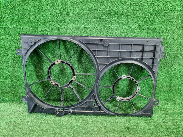 Диффузор вентилятора SEAT Leon (2005-2012)