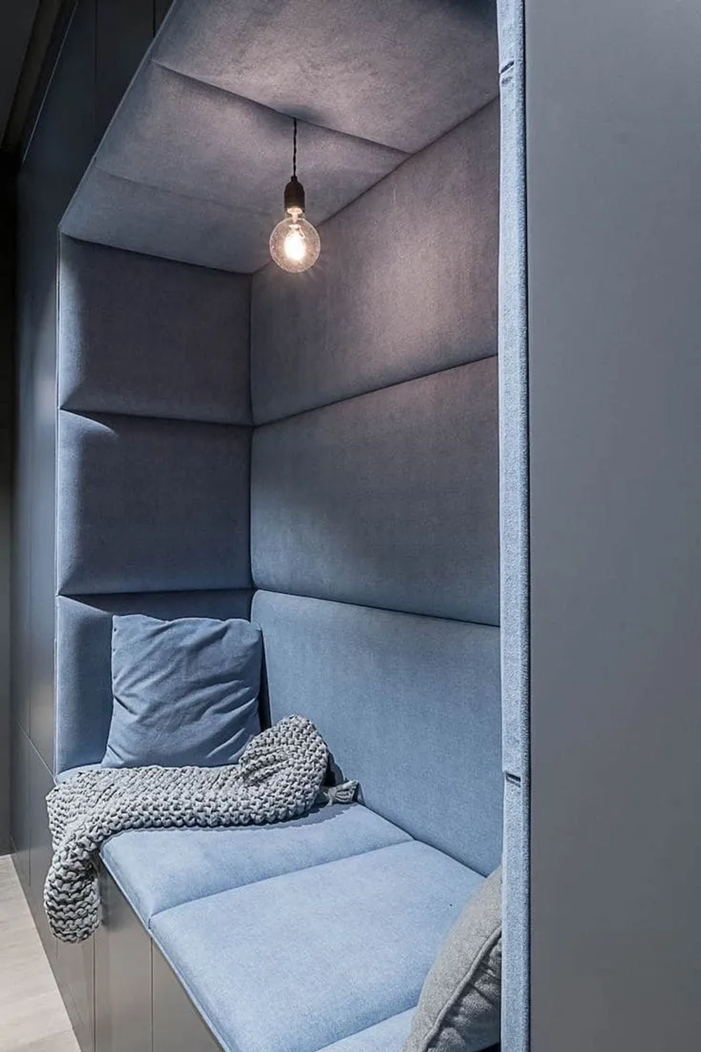 Мягкие панели и сиденье в прихожую