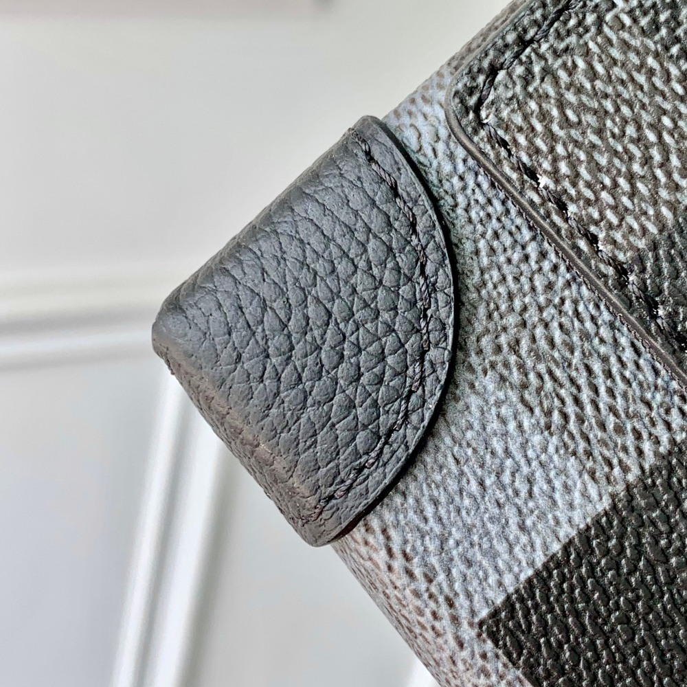 Louis Vuitton Steamer Wearable Wallet